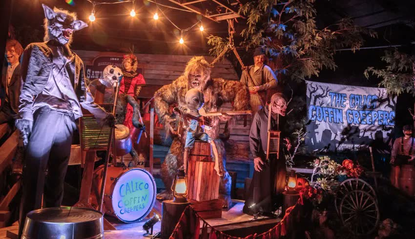 Calico Coffin Creepers animatronic band at Knott's Scary Farm