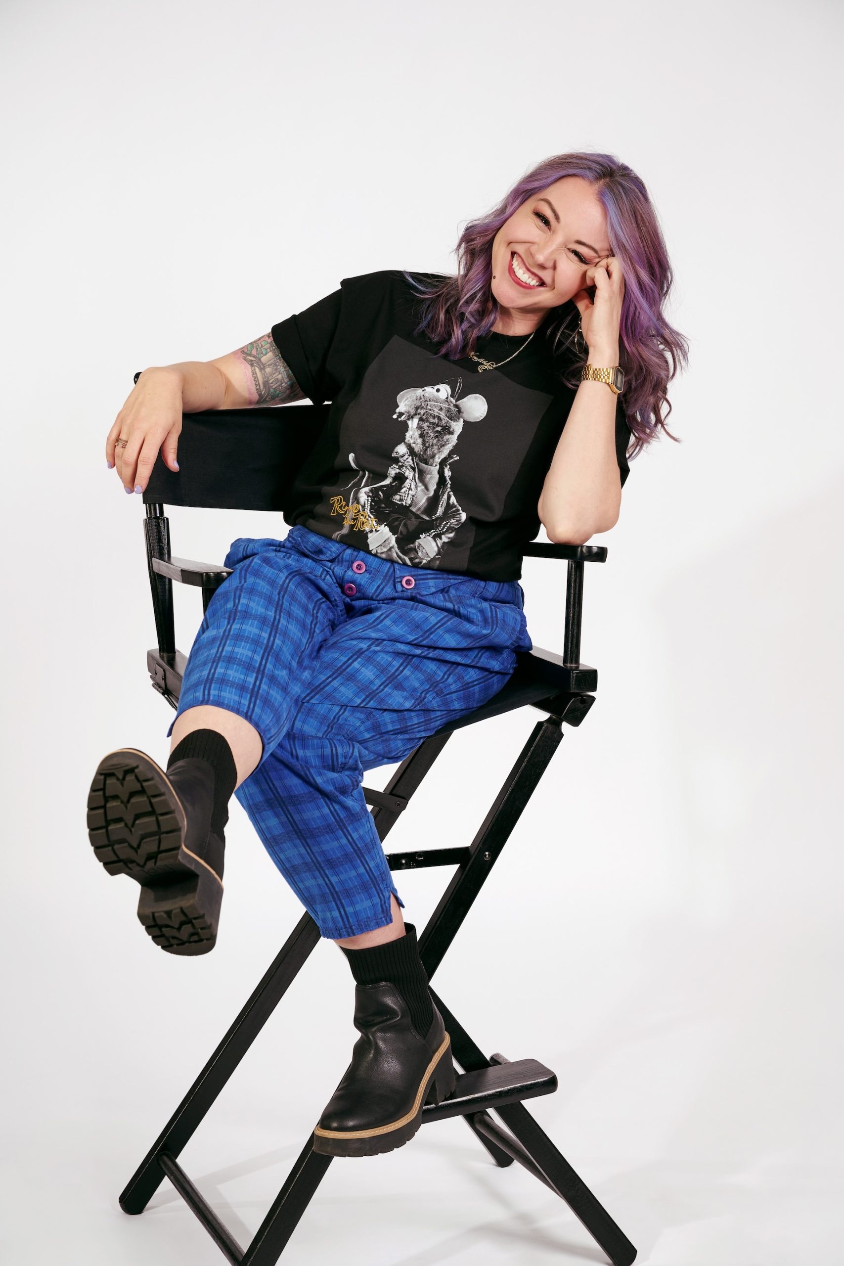 Model wearing a black Rowlf the Dog graphic T-shirt