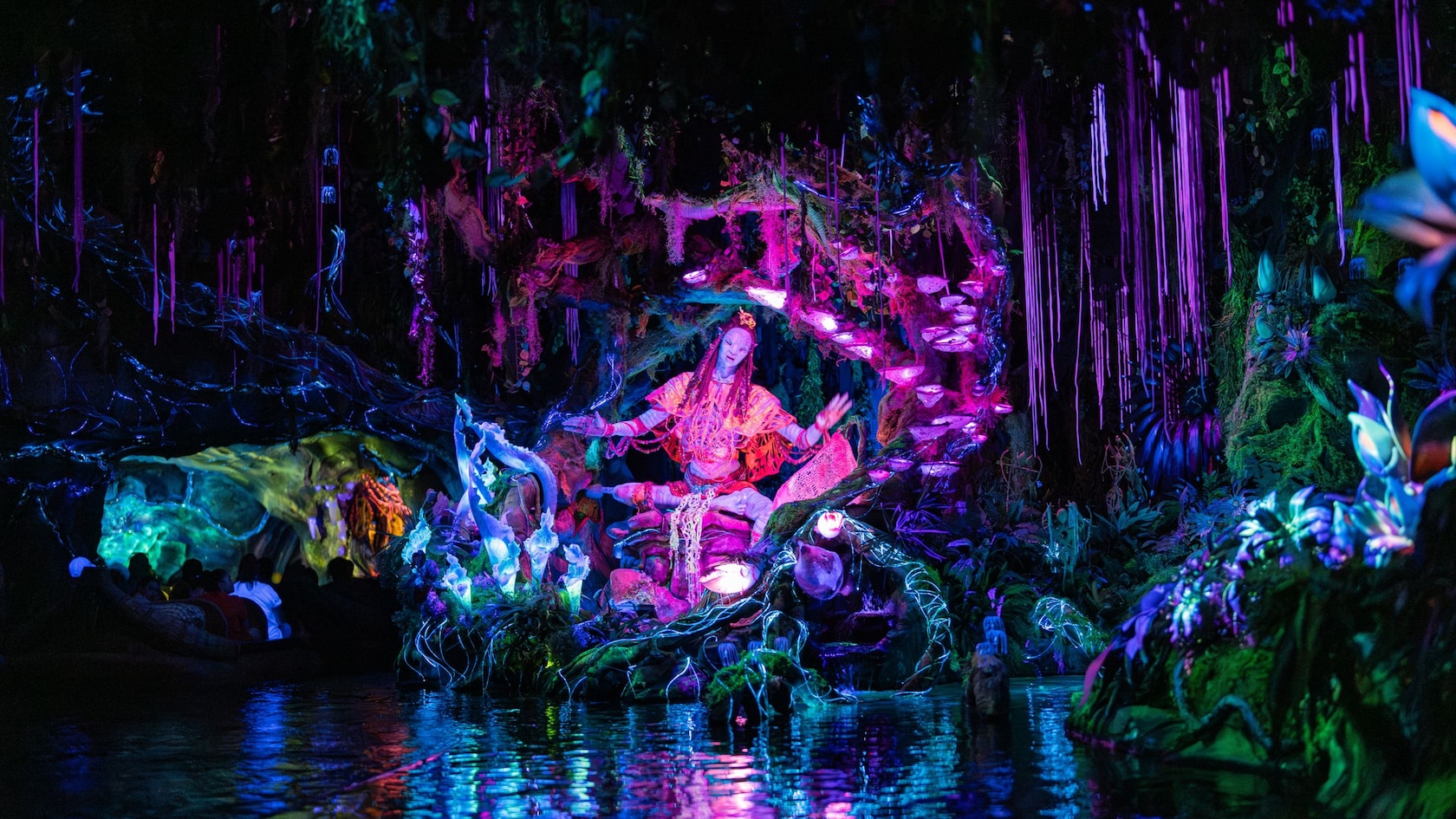 Na'vi Shaman of Songs scene inside Na'vi River Journey at Disney's Animal Kingdom