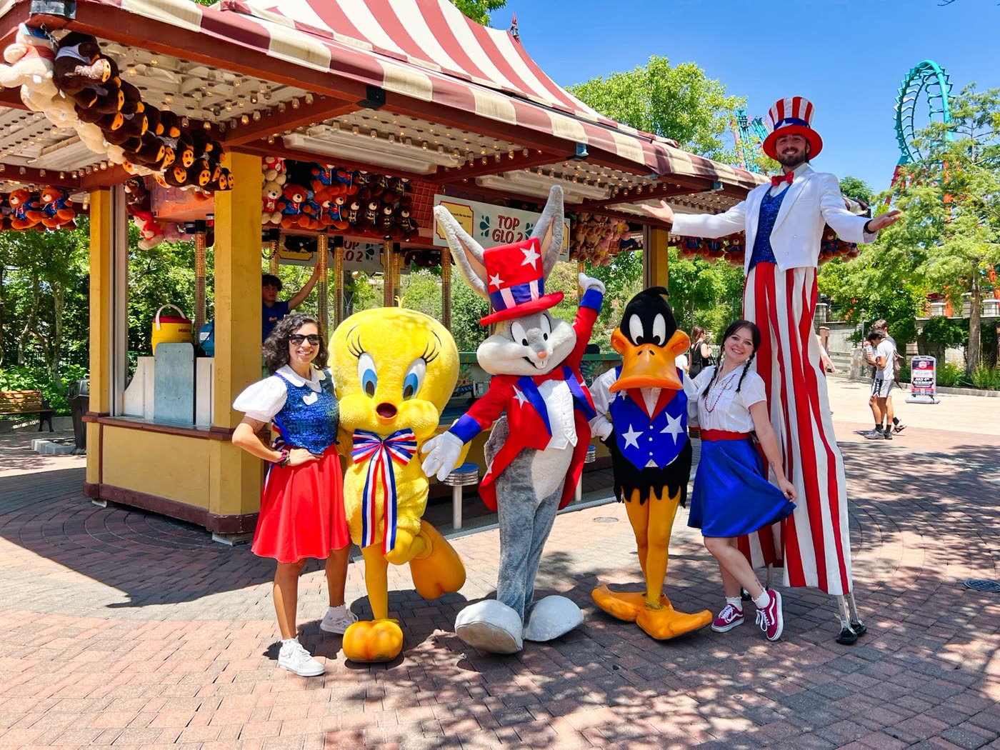 Two patriotic performers pose at a Six Flags amusement park