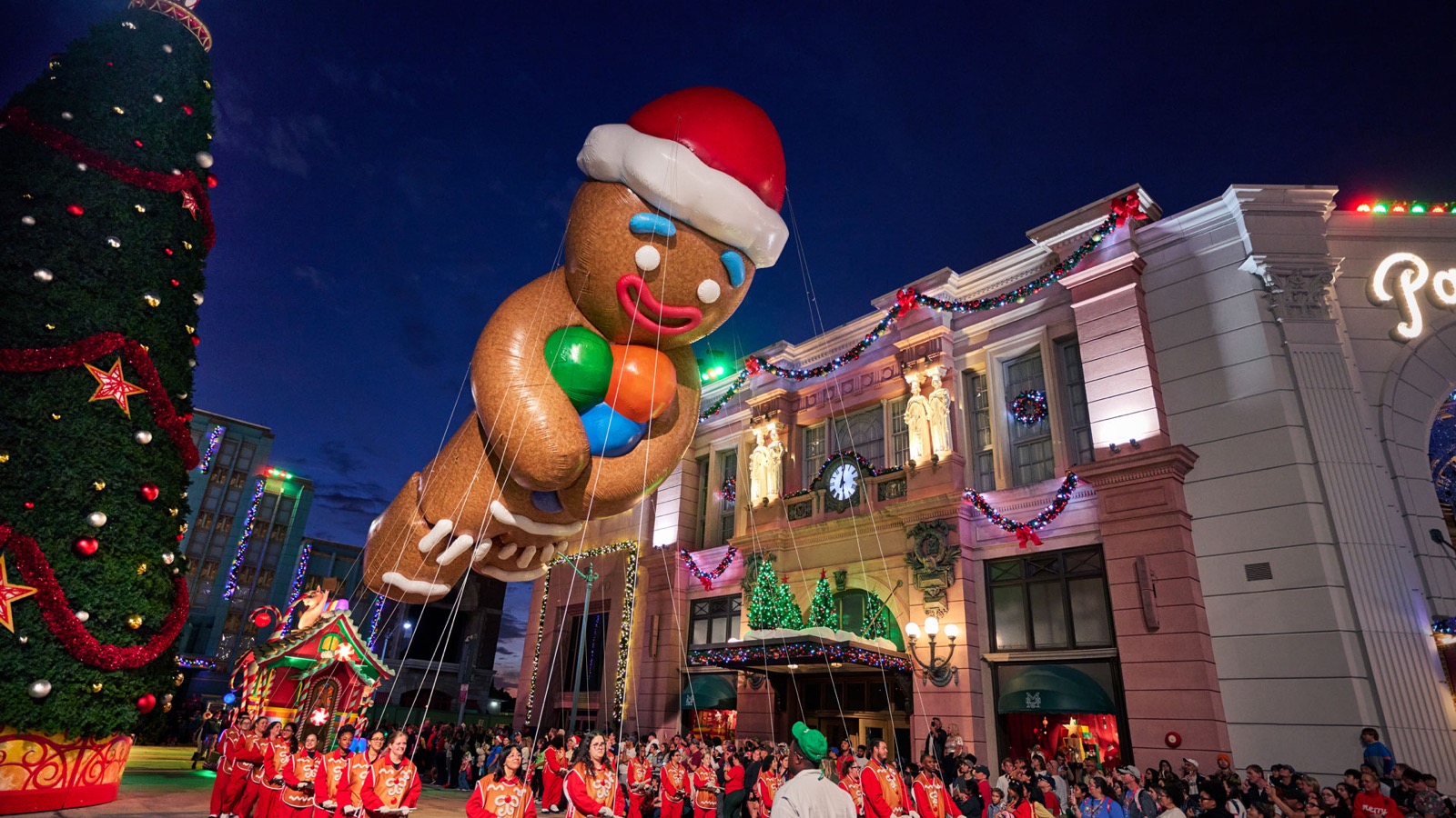 Gingerbread balloon in Universal's Holiday Parade featuring Macy's