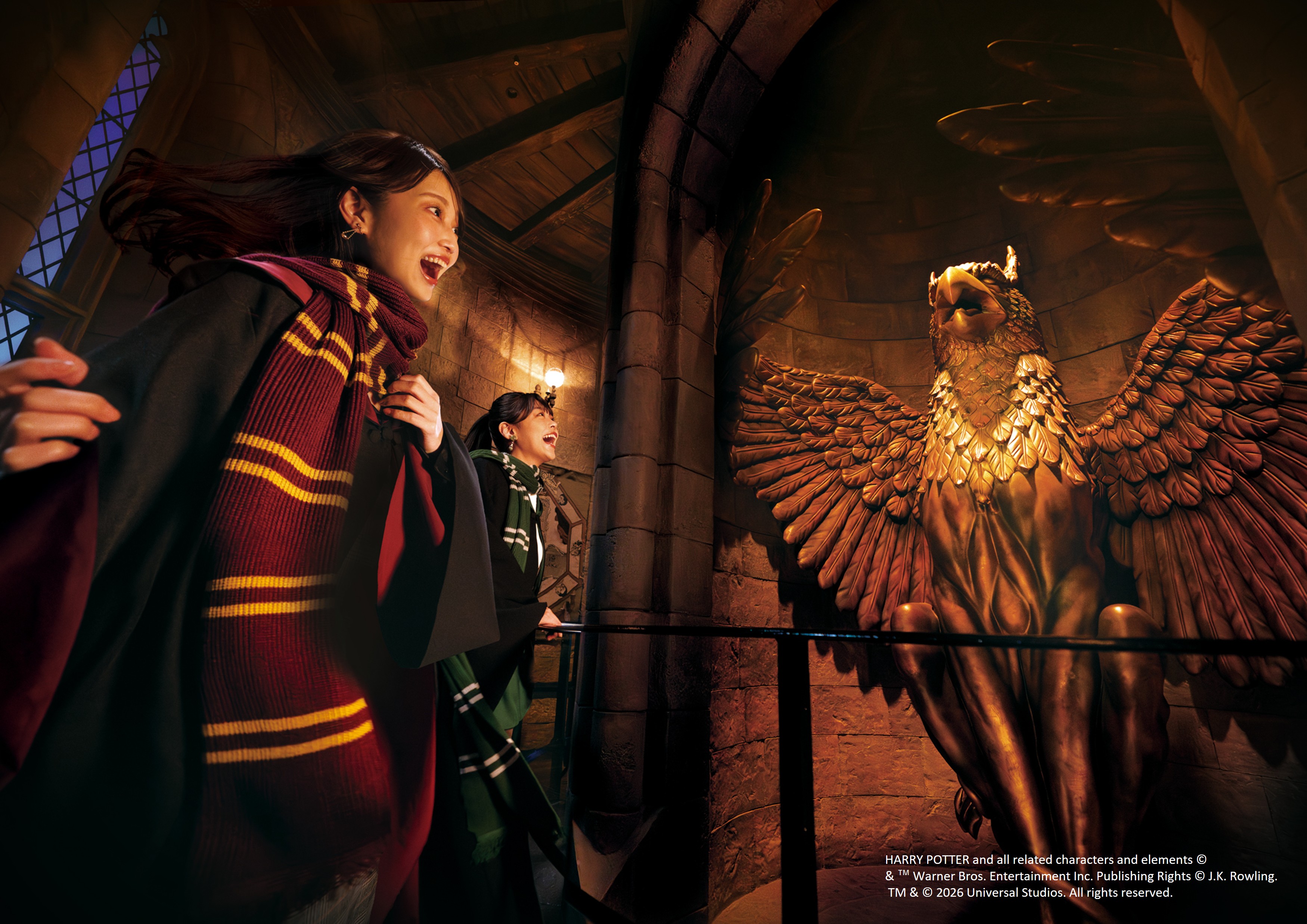 Guests viewing the griffin statue during Hogwarts Castle Walk at Universal Studios Japan
