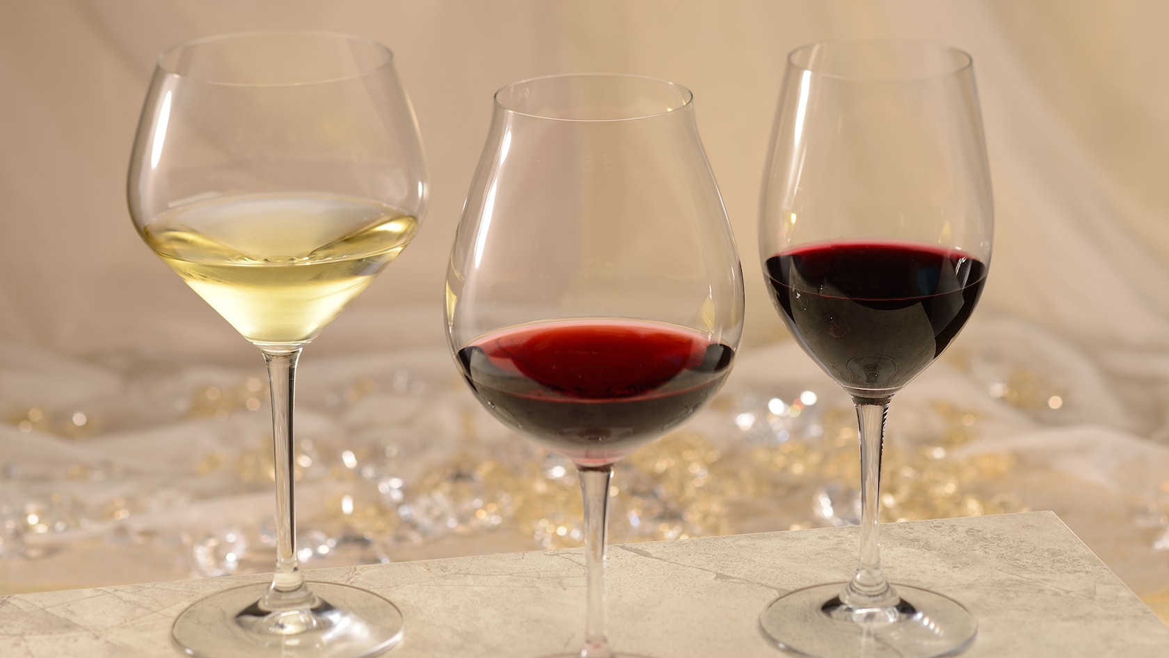 Red and white wine glasses at Yachtsman Steakhouse